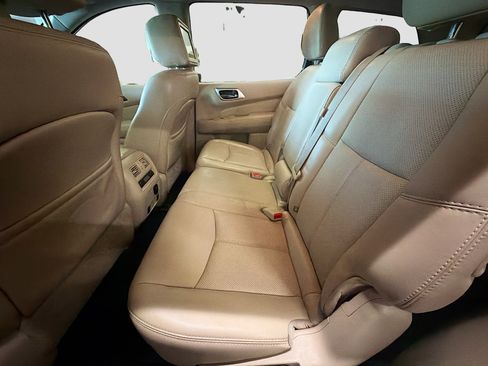Used 2017 Nissan Pathfinder Platinum w/ Family Entertainment Package AWD/4WD image 29