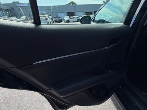 Used 2020 Toyota Camry XLE FWD image 21