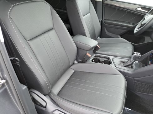 Certified 2023 Volkswagen Tiguan SE w/ Panoramic Sunroof Package image 10