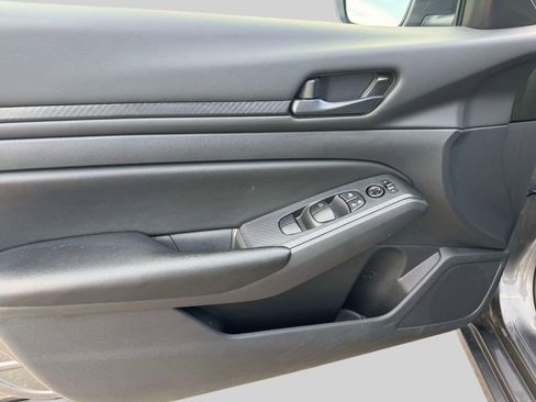 Used 2025 Nissan Altima 2.5 S FWD image 15