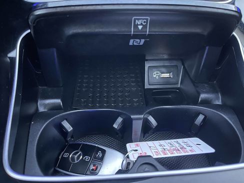 Used 2017 Mercedes-Benz E 300 4MATIC image 36