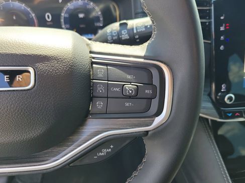 Used 2024 Jeep Wagoneer Series II RWD image 28