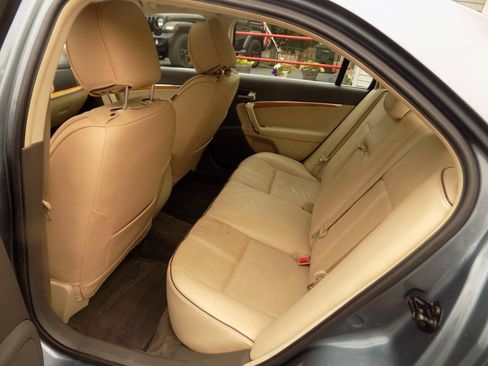 Used 2011 Lincoln MKZ FWD image 13