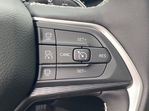 New 2025 Jeep Grand Cherokee L Altitude image 18