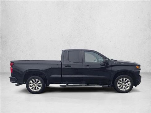 Used 2020 Chevrolet Silverado 1500 Custom w/ Custom Value Package RWD image 4