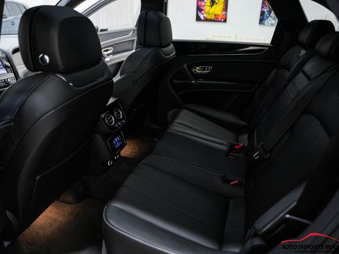 Used 2018 Bentley Bentayga image 11