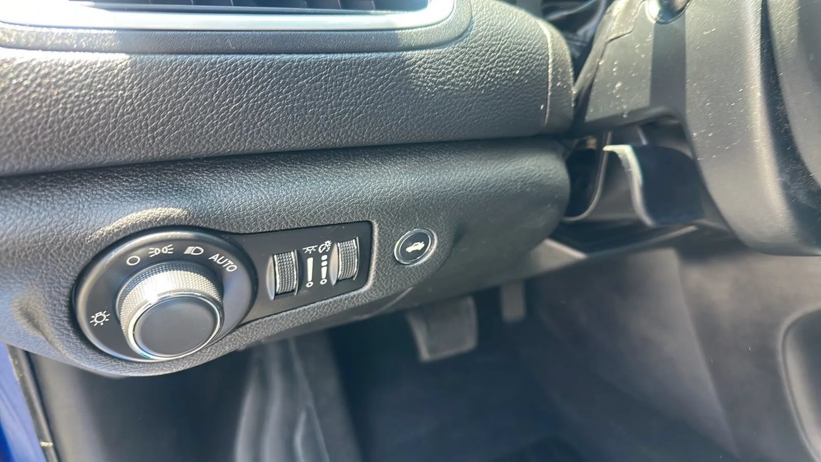 Used 2017 Chrysler 200 LX w/ Dark Appearance Package FWD image 18
