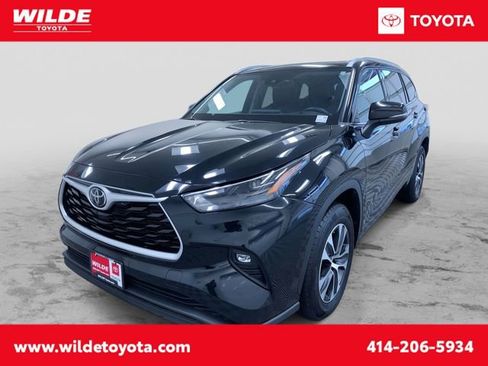 Used 2022 Toyota Highlander XLE image 1