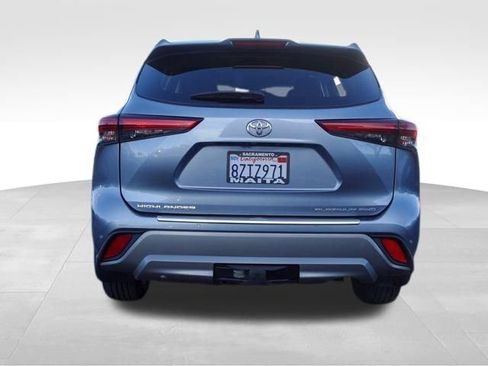 Certified 2022 Toyota Highlander Platinum image 6