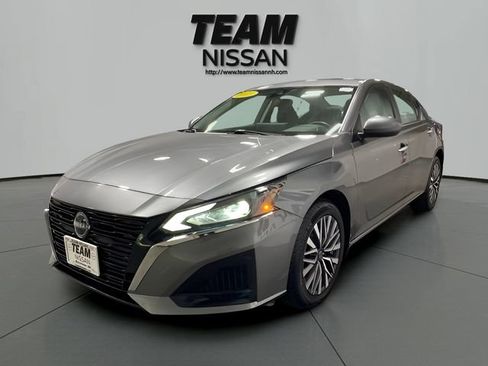 Certified 2023 Nissan Altima 2.5 SV w/ SV Premium Package AWD/4WD image 3