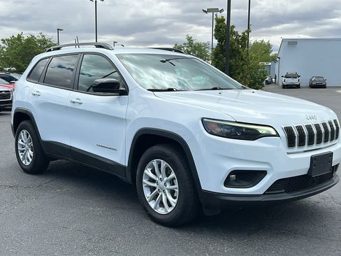 Used 2022 Jeep Cherokee Latitude Lux w/ Mopar Interior Package AWD/4WD image 3