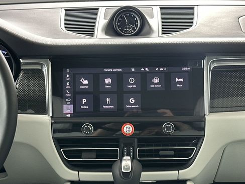 Used 2025 Porsche Macan image 21