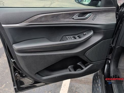 Used 2025 Jeep Grand Cherokee L Limited w/ Luxury Tech Group II image 25