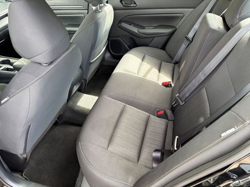 Used 2025 Nissan Altima 2.5 SV FWD image 27