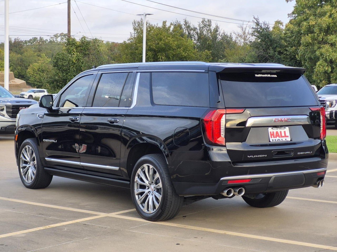 Certified 2022 GMC Yukon XL Denali w/ Denali Premium Package AWD/4WD image 4
