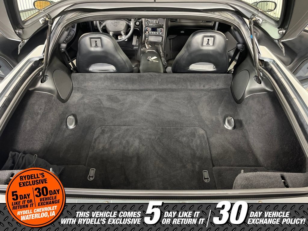 Used 2004 Chevrolet Corvette Coupe RWD image 17