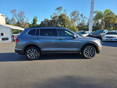 Used 2020 Volkswagen Tiguan SE image 4