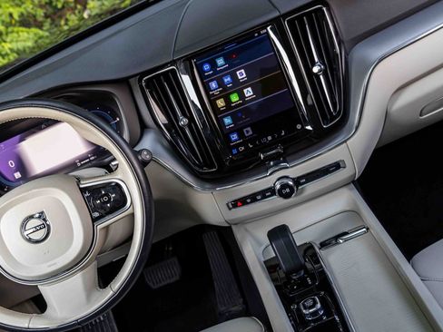 Used 2023 Volvo XC60 T8 Core image 19