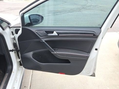 Used 2015 Volkswagen GTI SE image 29