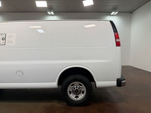 Used 2017 GMC Savana 2500 image 39