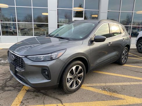 Used 2025 Ford Escape Platinum image 1