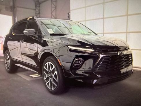 Used 2025 Chevrolet Blazer RS FWD image 9