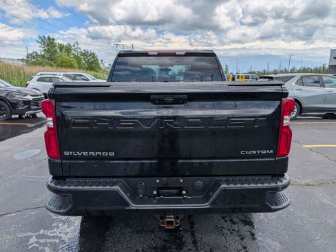 Used 2019 Chevrolet Silverado 1500 Custom w/ Custom Value Package AWD/4WD image 6
