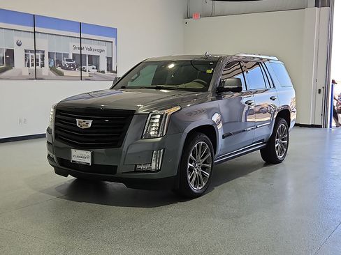 Used 2020 Cadillac Escalade Platinum w/ Escalade Sport Edition AWD/4WD image 4