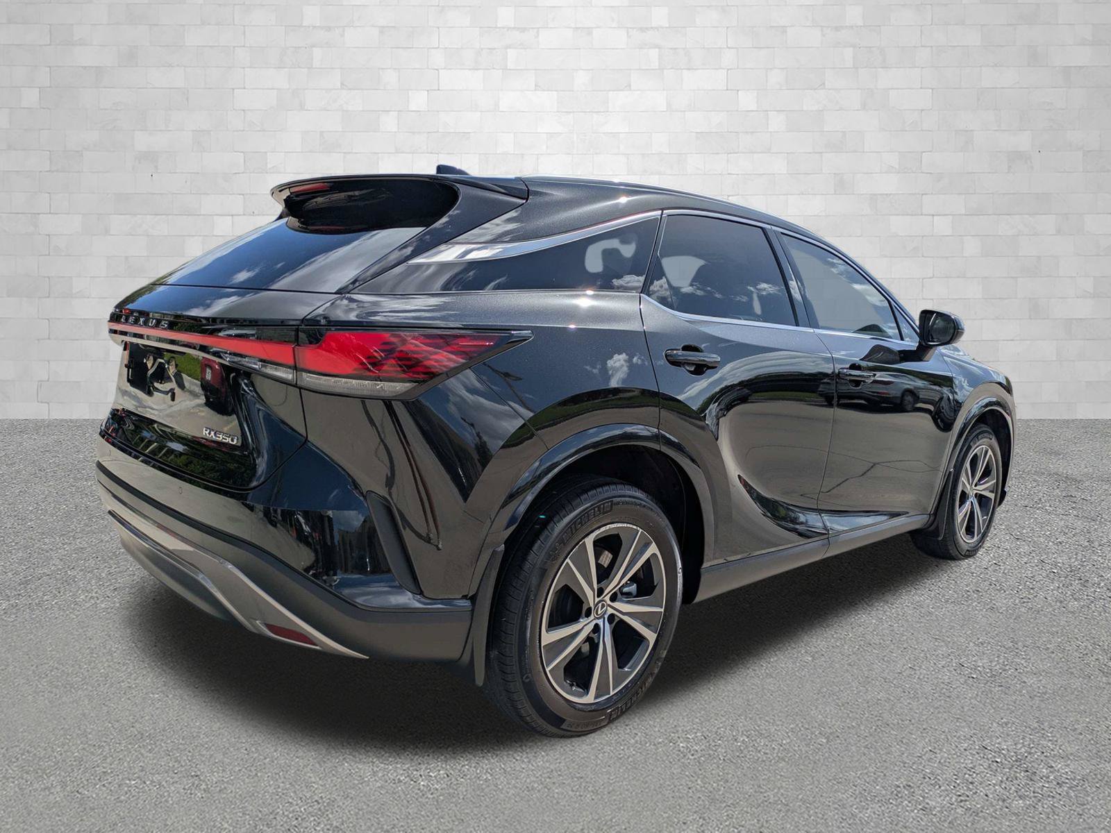 Used 2023 Lexus RX 350 Premium w/ Cold Area Package FWD image 4