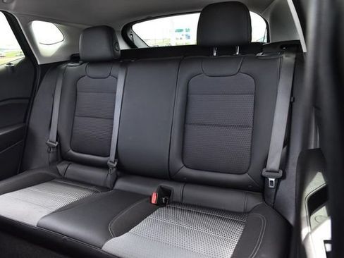 Used 2025 Chevrolet Trax LT w/ LT Convenience Package FWD image 20