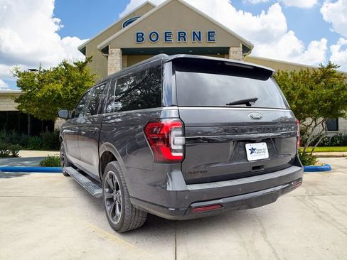 Used 2022 Ford Expedition Max Limited RWD image 3