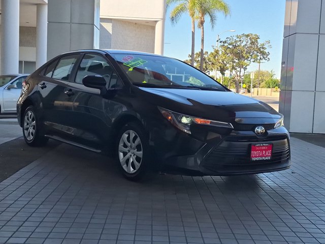Used 2025 Toyota Corolla LE FWD image 3
