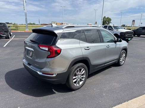 Used 2024 GMC Terrain SLT AWD/4WD image 6