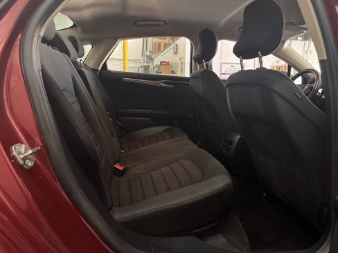 Used 2019 Ford Fusion SE FWD image 17