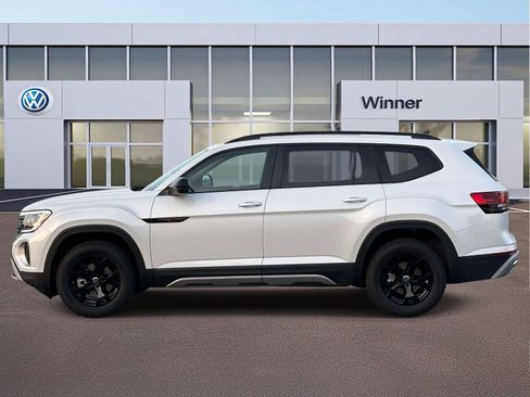 New 2026 Volkswagen Atlas Peak Edition image 2