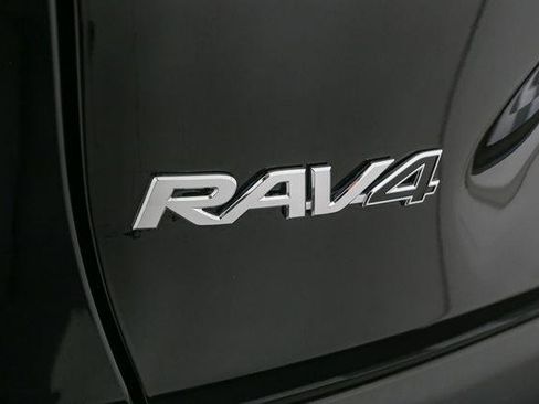 Used 2022 Toyota RAV4 LE image 11