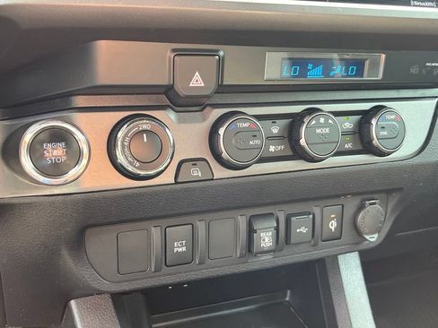 Used 2021 Toyota Tacoma TRD Sport AWD/4WD image 26