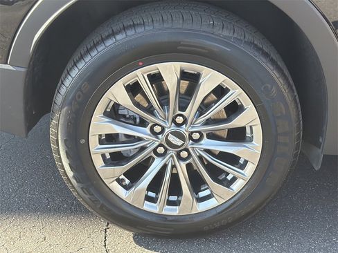 Used 2025 Cadillac XT4 Premium Luxury image 17