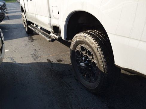 New 2026 Ford F350 Lariat w/ Black Appearance Package image 4
