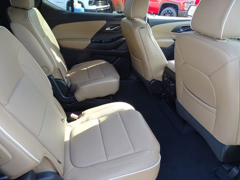 Used 2023 Chevrolet Traverse Premier image 13