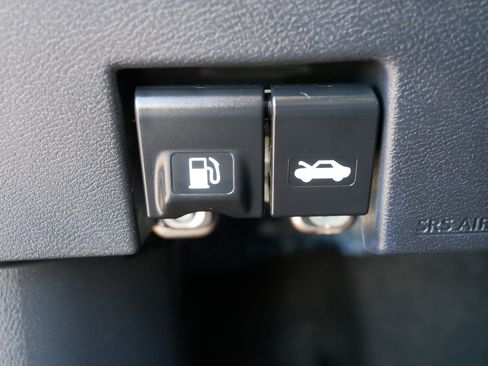 Certified 2022 Nissan Versa SV image 26