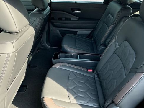 New 2026 Nissan Pathfinder Platinum image 15