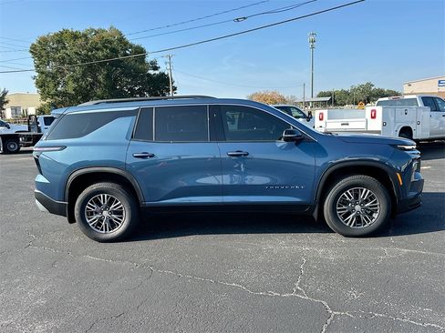 New 2026 Chevrolet Traverse LT w/ Driver Confidence Package image 3