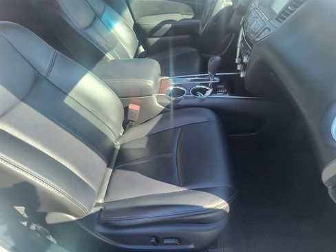 Used 2014 Nissan Pathfinder SL w/ SL Tech Package image 23