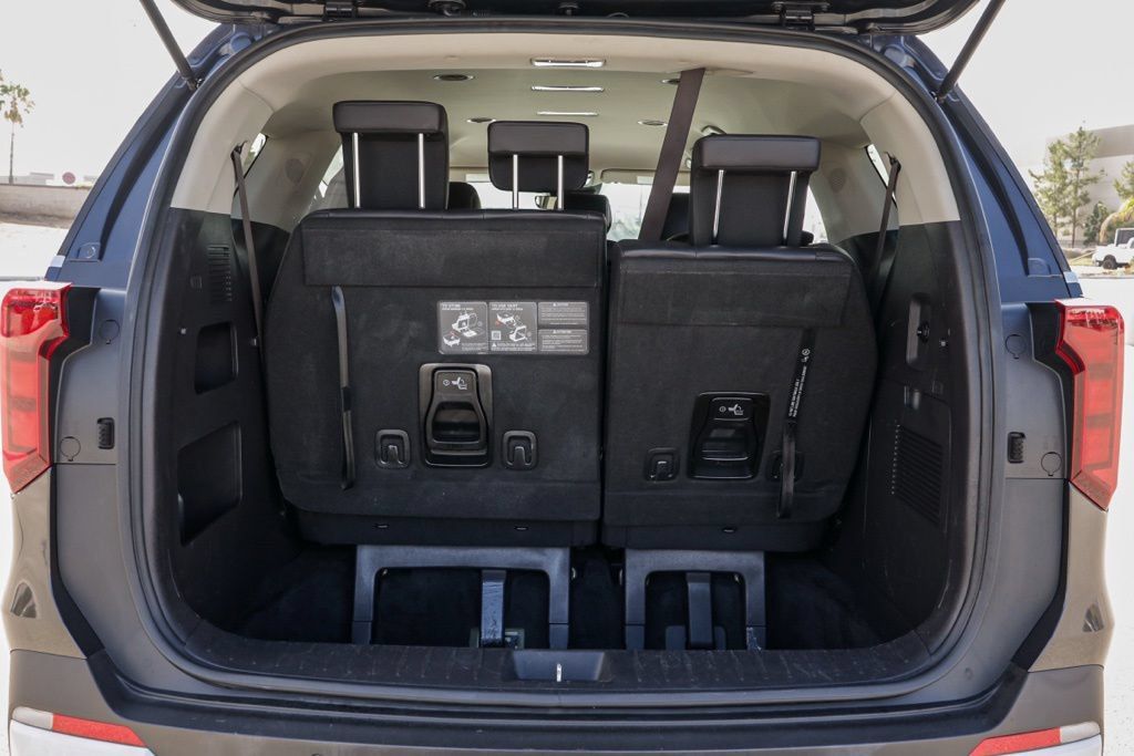Used 2025 Kia Carnival FWD image 19
