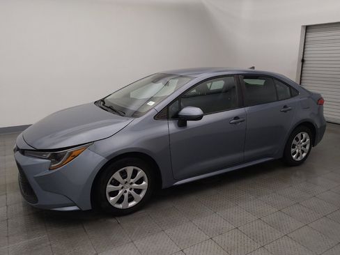 Used 2022 Toyota Corolla LE image 2