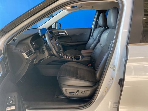 Used 2024 Mitsubishi Outlander SE image 10