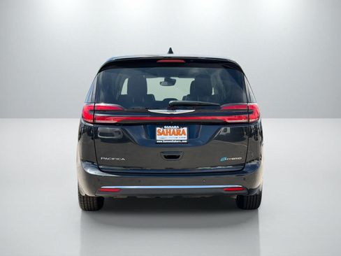 Used 2023 Chrysler Pacifica Touring-L FWD image 8