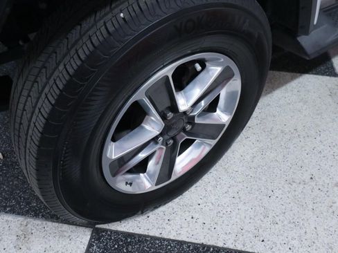 Used 2020 Jeep Wrangler Unlimited Sahara image 35