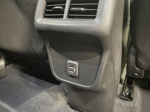 Used 2023 Chevrolet Equinox LT image 23